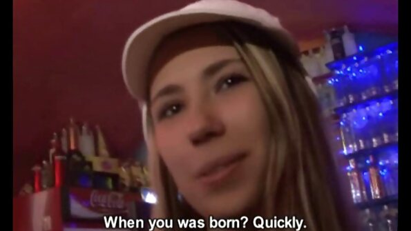 Blijeda sitna brineta je učiteljica koja voli da se jebe